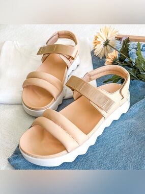 Sorel puffy strap leather sandals.